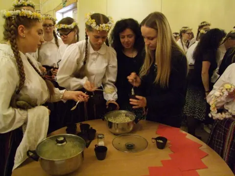 Projektas „ Žmonės – nesimokantys istorijos, visą gyvenimą lieka vaikais“, nuotrauka 4