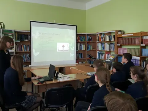 Integruota lietuvių kalbos pamoka gimnazijos bibliotekoje, nuotrauka 2