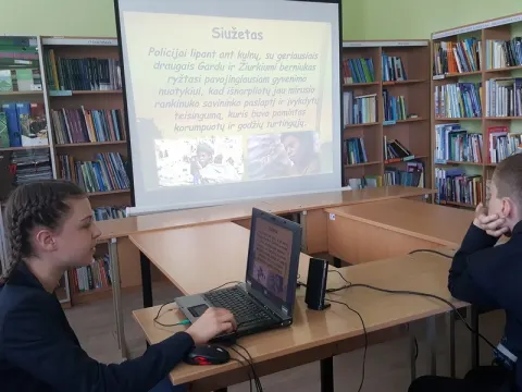 Integruota lietuvių kalbos pamoka gimnazijos bibliotekoje, nuotrauka 5