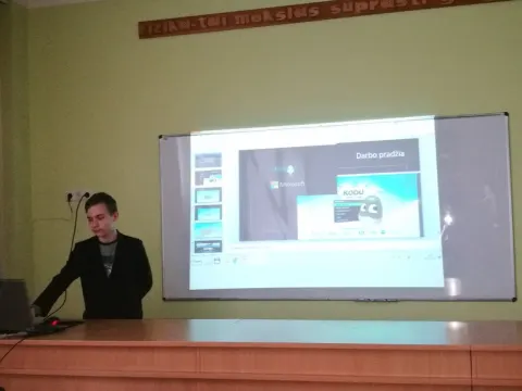 Pirmasis projektų pristatymas gimnazijos  bendruomenei mokantis pagal Novatoriško verslumo ugdymo sampratą, nuotrauka 1