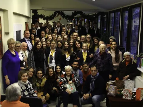 Adventinis Kauno Veršvų gimnazijos choro ”Allegro” koncertas Panemunės socialinės globos namuose, nuotrauka 14