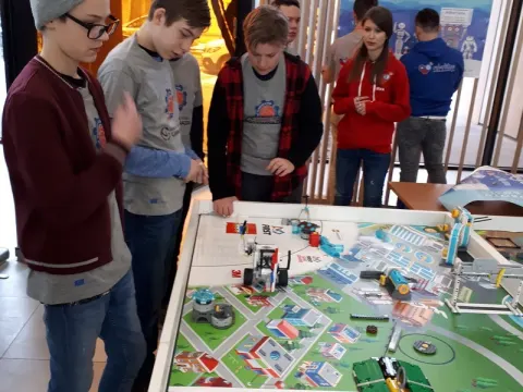 FLL regioninės varžybos Kaune, nuotrauka 1