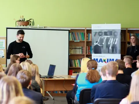 Respublikinio projekto „LT1918” renginys Kauno Veršvų gimnazijoje  “Šimtmečio tiltas”, nuotrauka 13