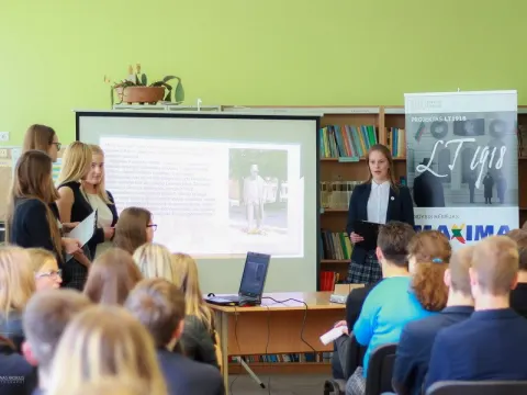 Respublikinio projekto „LT1918” renginys Kauno Veršvų gimnazijoje  “Šimtmečio tiltas”, nuotrauka 11