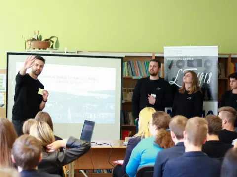 Respublikinio projekto „LT1918” renginys Kauno Veršvų gimnazijoje  “Šimtmečio tiltas”, nuotrauka 8