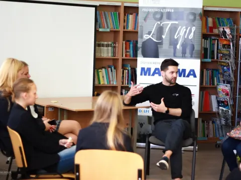 Respublikinio projekto „LT1918” renginys Kauno Veršvų gimnazijoje  “Šimtmečio tiltas”, nuotrauka 5