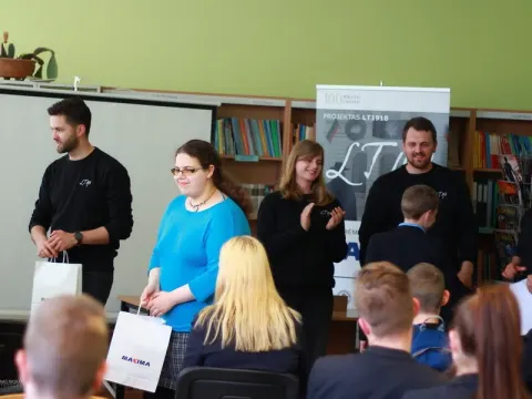 Respublikinio projekto „LT1918” renginys Kauno Veršvų gimnazijoje  “Šimtmečio tiltas”, nuotrauka 1