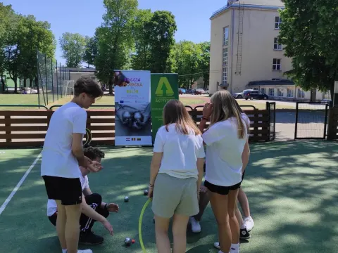 Tarptautinio projekto susitikimas Kauno Veršvų gimnazijoje, skatinantis tradicinių žaidimų ir sporto šakų atgaivinimą, nuotrauka 15