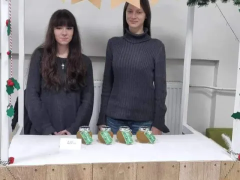 Kalėdinių dovanų gaudynės gimnazijoje, nuotrauka 12