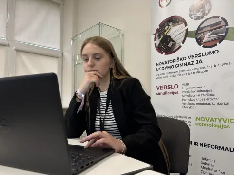 LIJOT (Lietuvos jaunimo organizacijų tarybos) inicijuota pilietinė iniciatyva – respublikinė MokRinkimų simuliacija „LR Prezidento rinkimai ir referendumas dėl LR Konstitucijos 12 str. pakeitimo“, nuotrauka 8