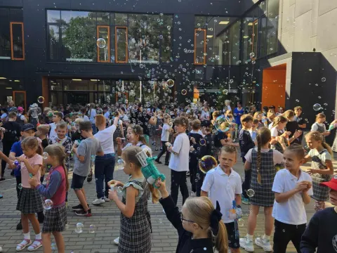 Kauno mokyklų 1–12 klasių mokinių socialinė akcija „Pūsk muilo burbulus, o ne tabako dūmus“, nuotrauka 10
