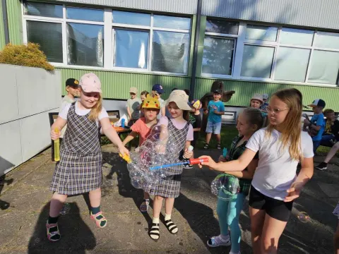 Kauno mokyklų 1–12 klasių mokinių socialinė akcija „Pūsk muilo burbulus, o ne tabako dūmus“, nuotrauka 6