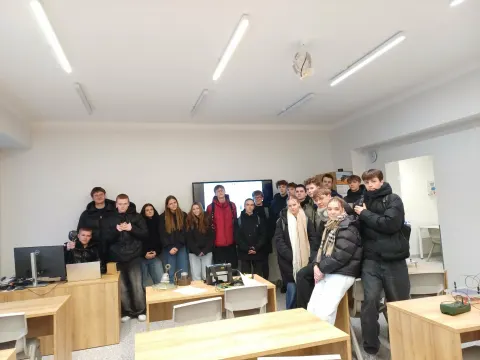 Integruota fizikos, ugdymo karjerai pamoka „Išmanieji elektros tinklai: fizika praktikoje ir inžinerijos studijos Lietuvoje“, nuotrauka 1