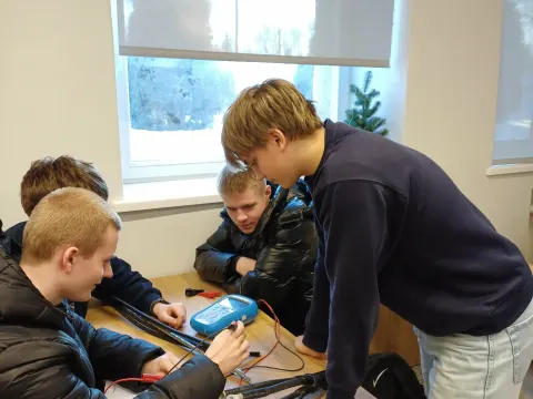 Integruota fizikos, ugdymo karjerai pamoka „Išmanieji elektros tinklai: fizika praktikoje ir inžinerijos studijos Lietuvoje“, nuotrauka 3