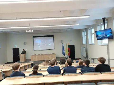 Integruota fizikos, ugdymo karjerai pamoka „Išmanieji elektros tinklai: fizika praktikoje ir inžinerijos studijos Lietuvoje“, nuotrauka 5