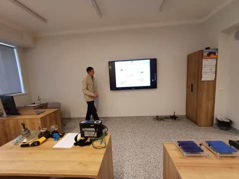 Integruota fizikos, ugdymo karjerai pamoka „Išmanieji elektros tinklai: fizika praktikoje ir inžinerijos studijos Lietuvoje“, nuotrauka 4