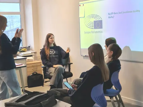 Dešimtokai – Europos Parlamente: nuo spaudos konferencijos iki tinklalaidžių studijos!, nuotrauka 7