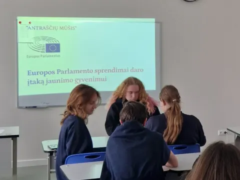 Devintokai – MEPA veiklose: griovė mitus, kūrė antraštes ir stojo į debatus!, nuotrauka 5