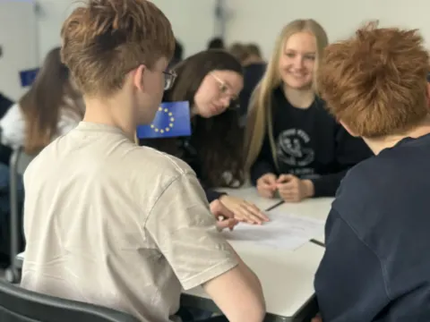 Europos diena mūsų mokykloje: žinios, muzika ir pergalės skonis!, nuotrauka 8