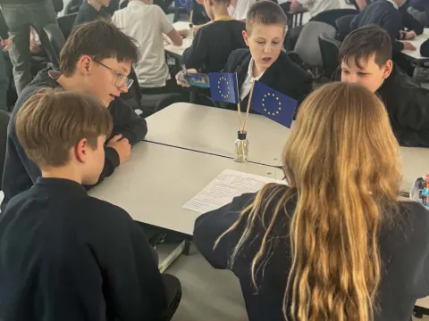 Europos diena mūsų mokykloje: žinios, muzika ir pergalės skonis!, nuotrauka 12