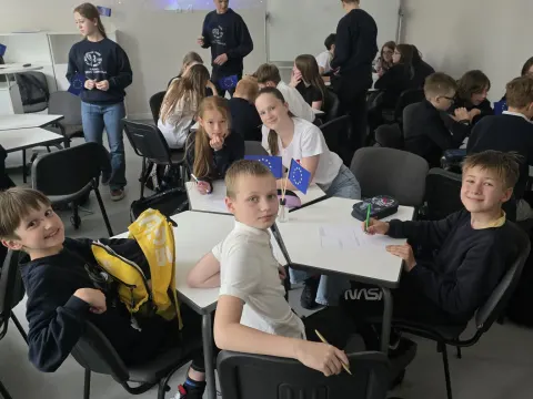 Europos diena mūsų mokykloje: žinios, muzika ir pergalės skonis!, nuotrauka 13