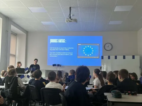 Europos diena mūsų mokykloje: žinios, muzika ir pergalės skonis!, nuotrauka 16