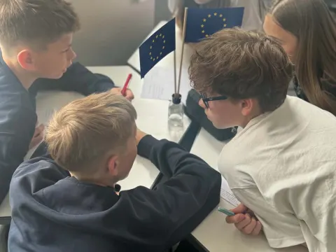 Europos diena mūsų mokykloje: žinios, muzika ir pergalės skonis!, nuotrauka 17