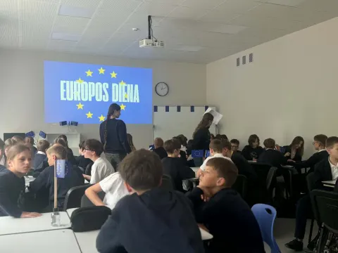 Europos diena mūsų mokykloje: žinios, muzika ir pergalės skonis!, nuotrauka 18