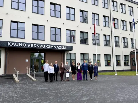Garbingų svečių iš Prancūzijos vizitas Kauno Veršvų gimnazijoje, nuotrauka 11