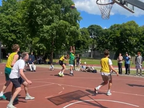 Veršvų 3×3’26: kai mokyklos kiemas tapo krepšinio respublika, o šešėlis – deficitu, nuotrauka 23
