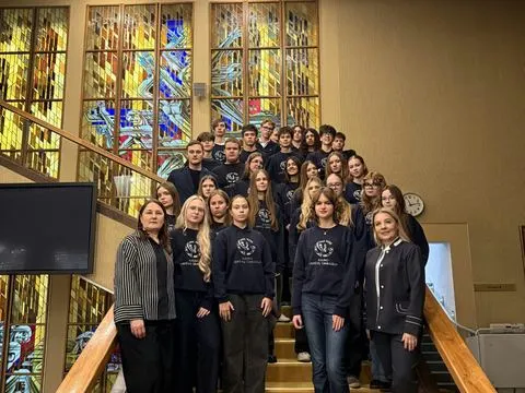 Gyva pilietiškumo pamoka:gimnazijos moksleiviai ir „Erasmus+“ dalyviai Seime susitiko su krašto apsaugos ministru, nuotrauka 9