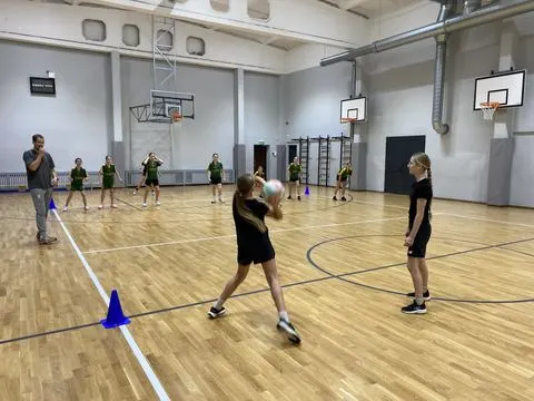 Mergaičių kvadrato varžybos: kova, azartas ir komandiškumas!, nuotrauka 2