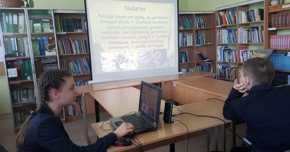Integruota lietuvių kalbos pamoka gimnazijos bibliotekoje