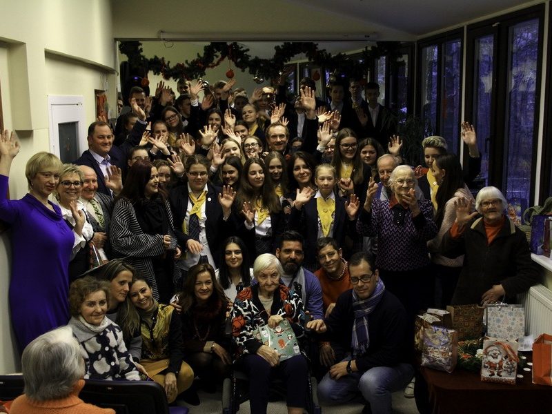 Adventinis Kauno Veršvų gimnazijos choro ”Allegro” koncertas Panemunės socialinės globos namuose