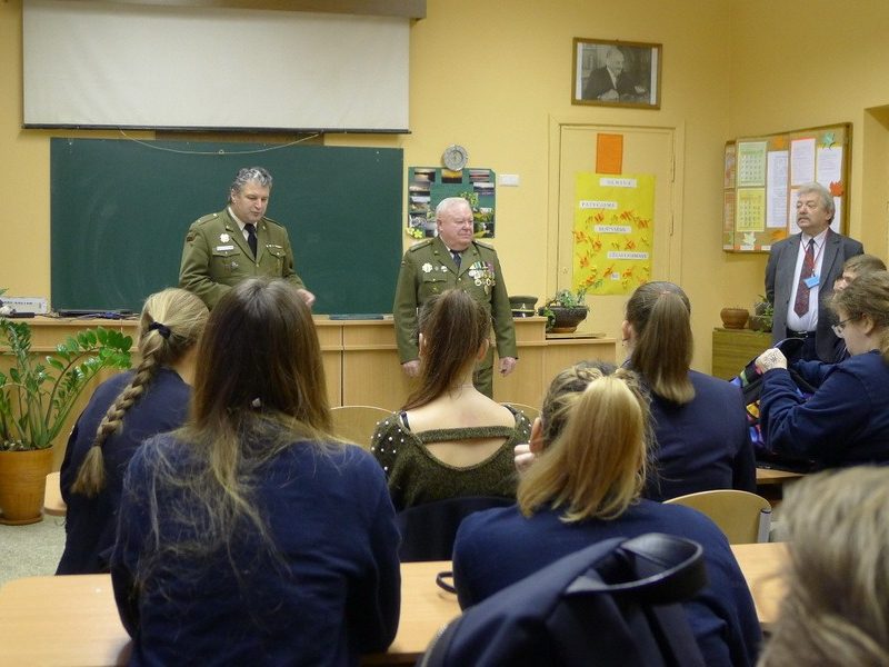 Kauno Veršvų gimnazijoje vyko šaulių susitikimas su moksleiviais